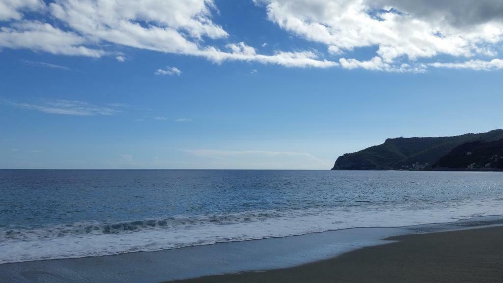 Residenza Lux Fronte Mare Appartement Vado Ligure Buitenkant foto