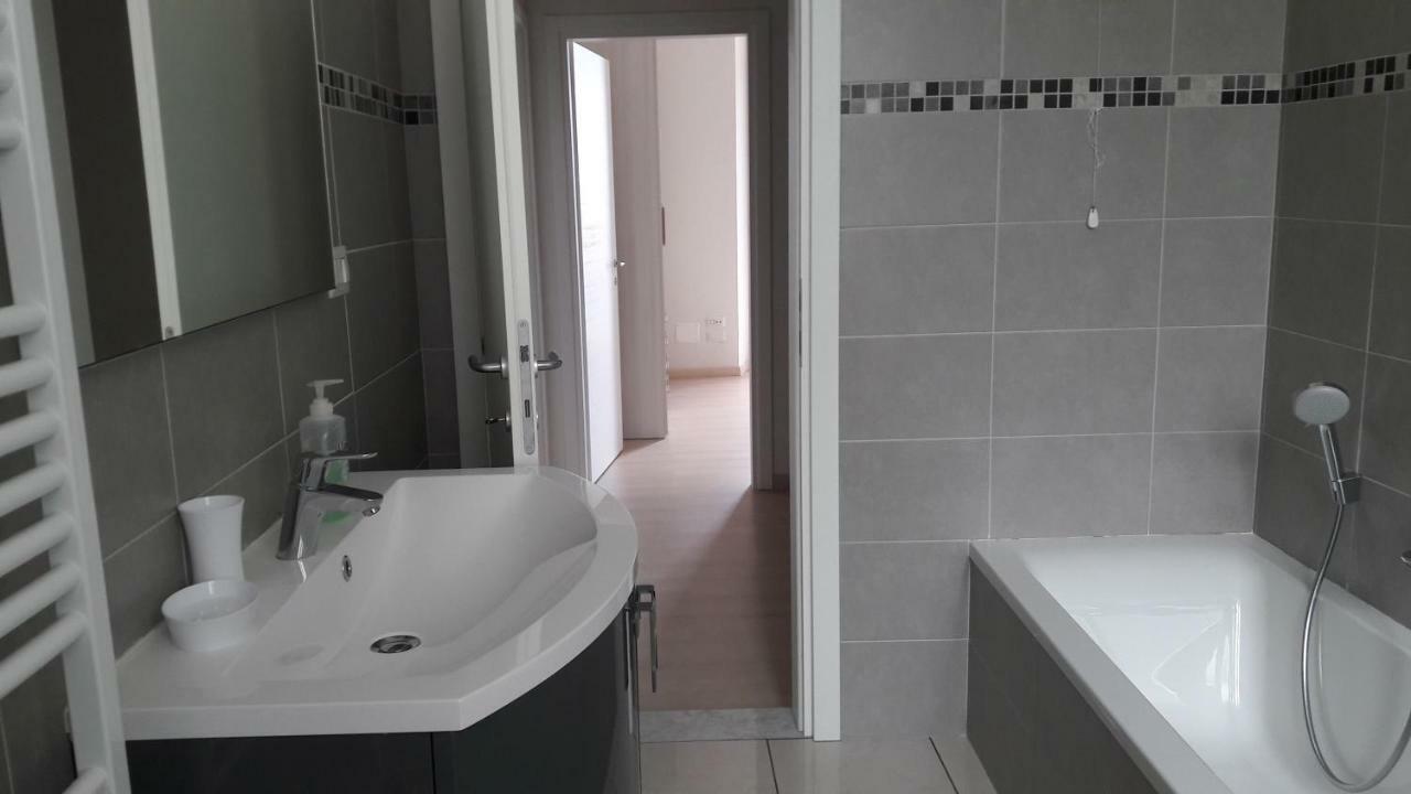 Residenza Lux Fronte Mare Appartement Vado Ligure Buitenkant foto