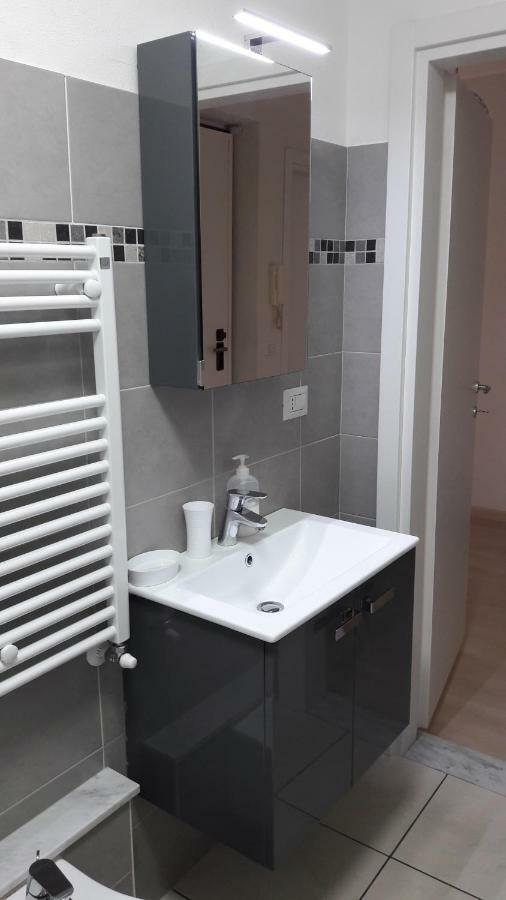 Residenza Lux Fronte Mare Appartement Vado Ligure Buitenkant foto