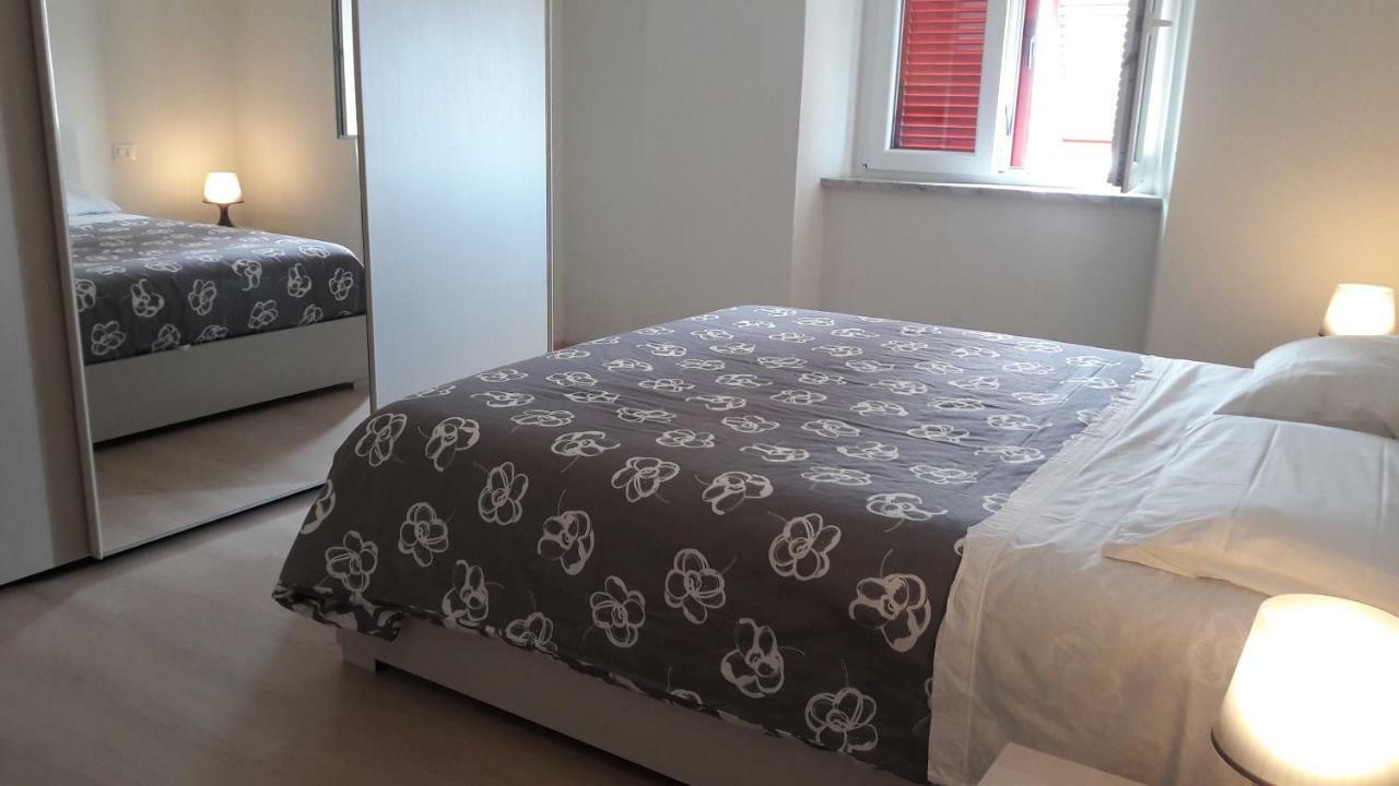 Residenza Lux Fronte Mare Appartement Vado Ligure Buitenkant foto