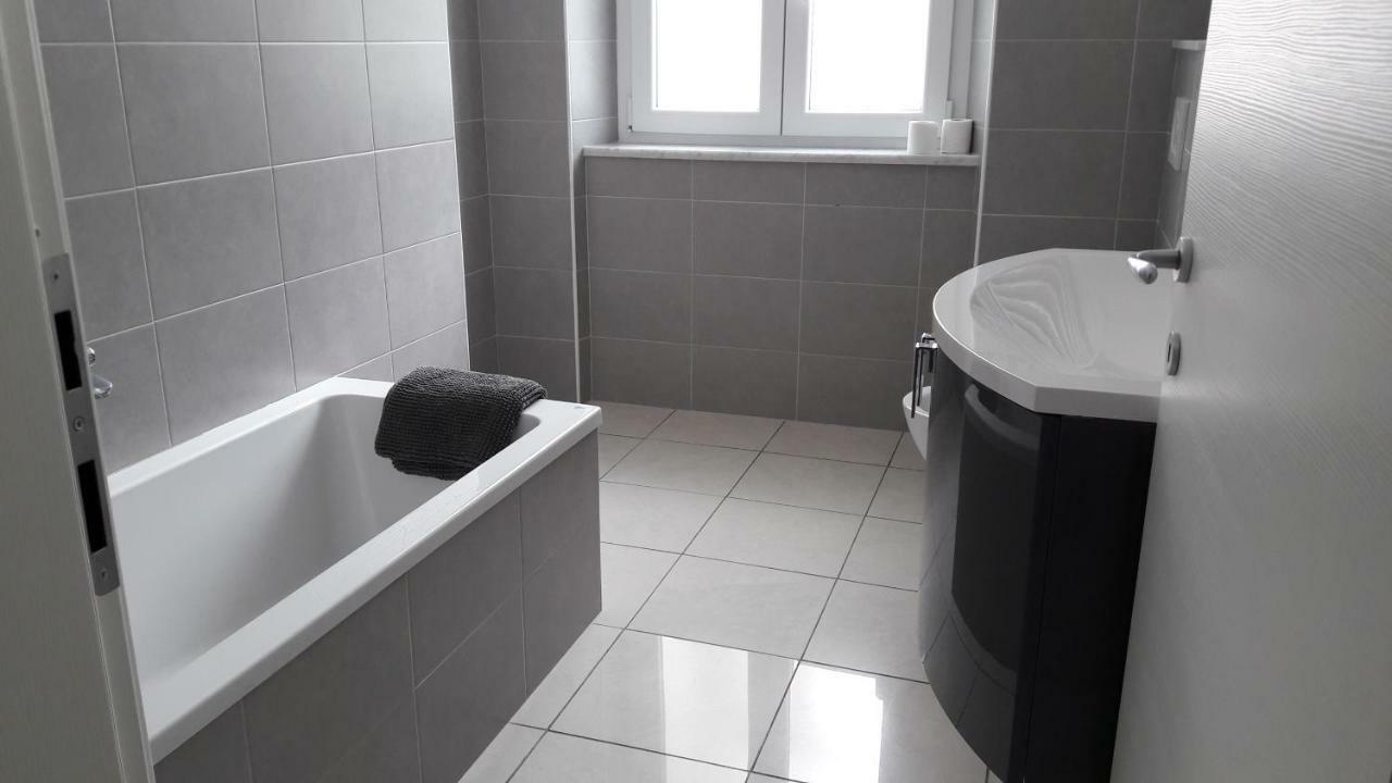 Residenza Lux Fronte Mare Appartement Vado Ligure Buitenkant foto