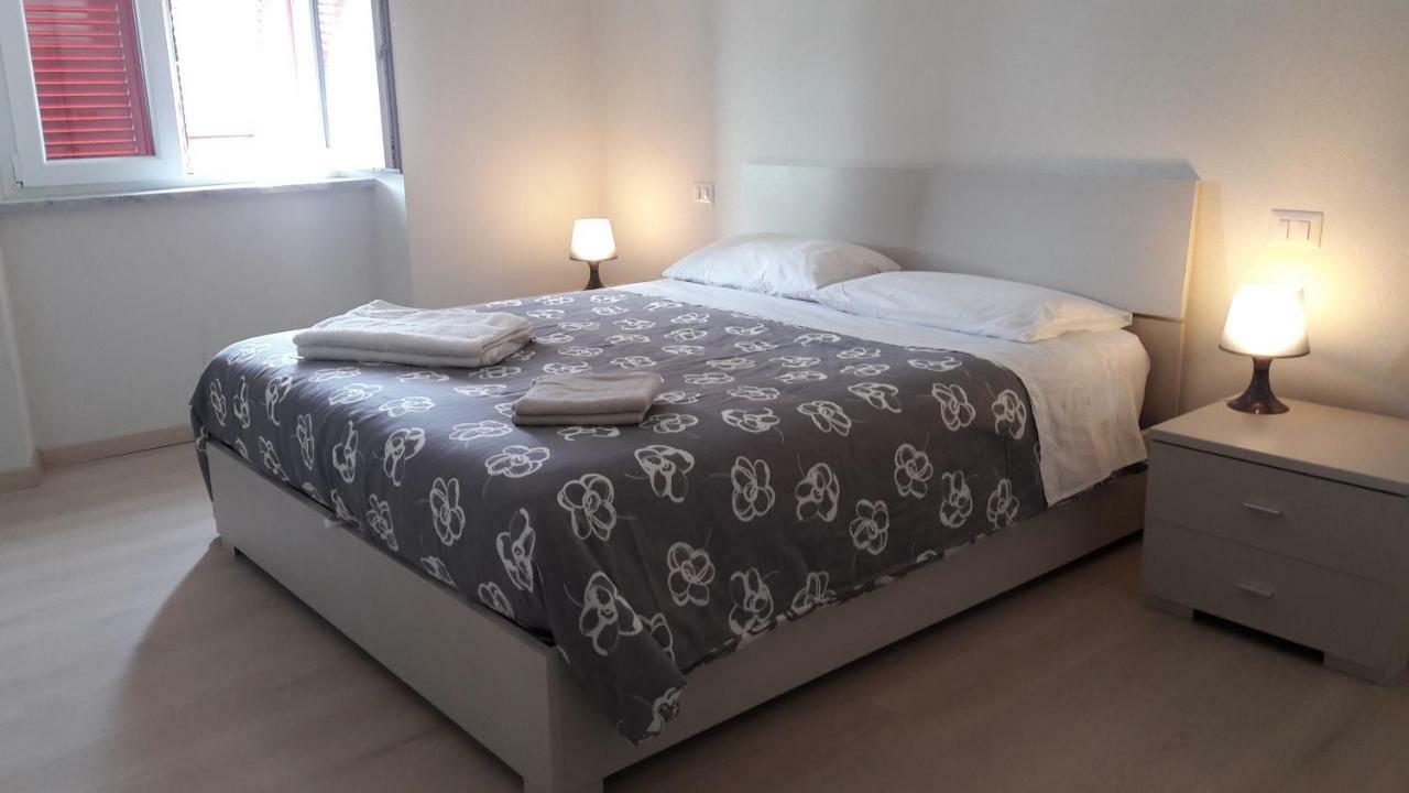 Residenza Lux Fronte Mare Appartement Vado Ligure Buitenkant foto